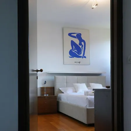 Pool 1 Bdr Duomo 15 Min Contemporary, 1 Bdr Pool *