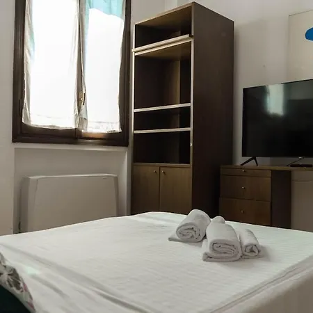 Pool 1 Bdr Duomo 15 Min Contemporary, 1 Bdr Pool Apartment Milan